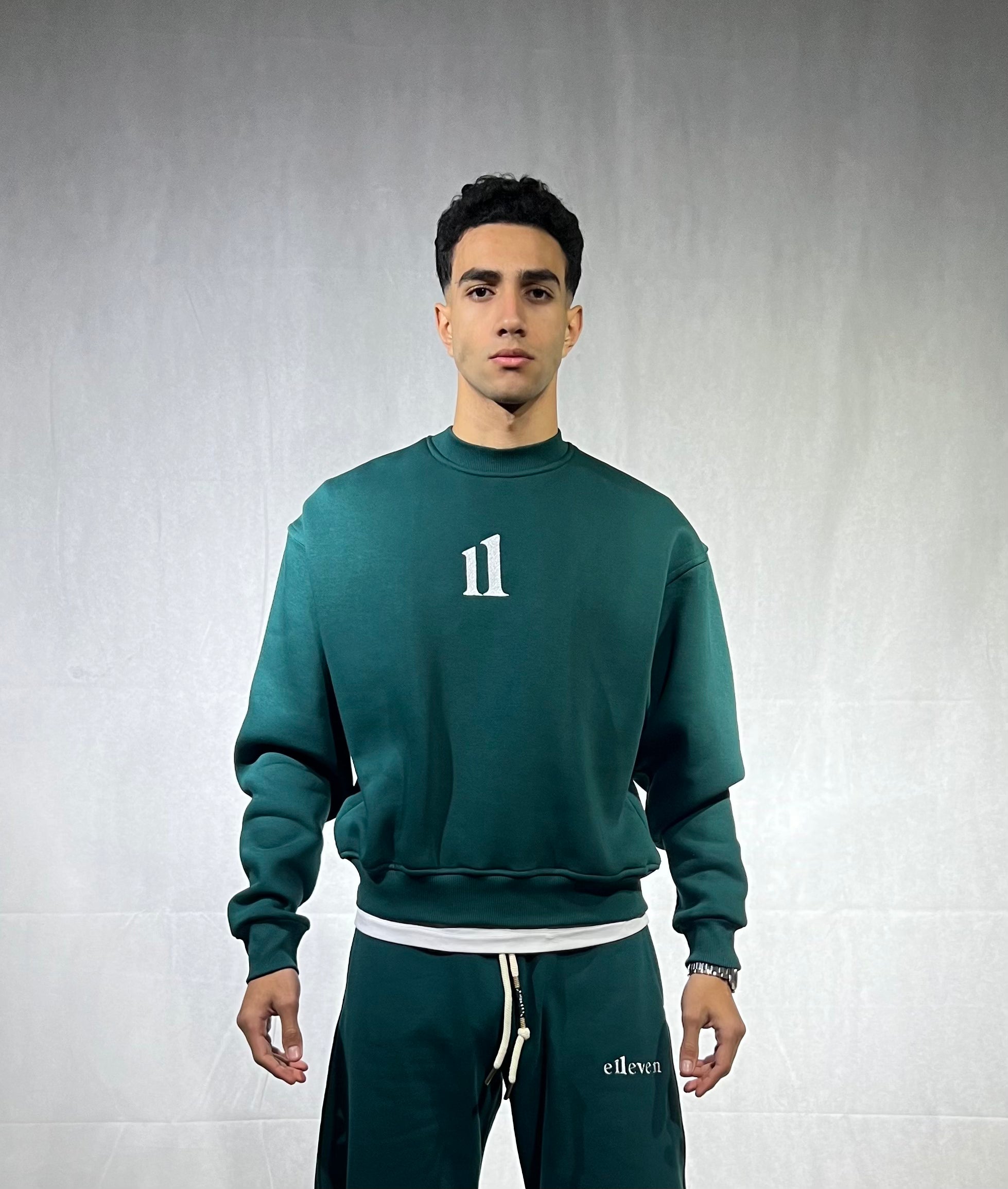 Crew neck “11” olive green