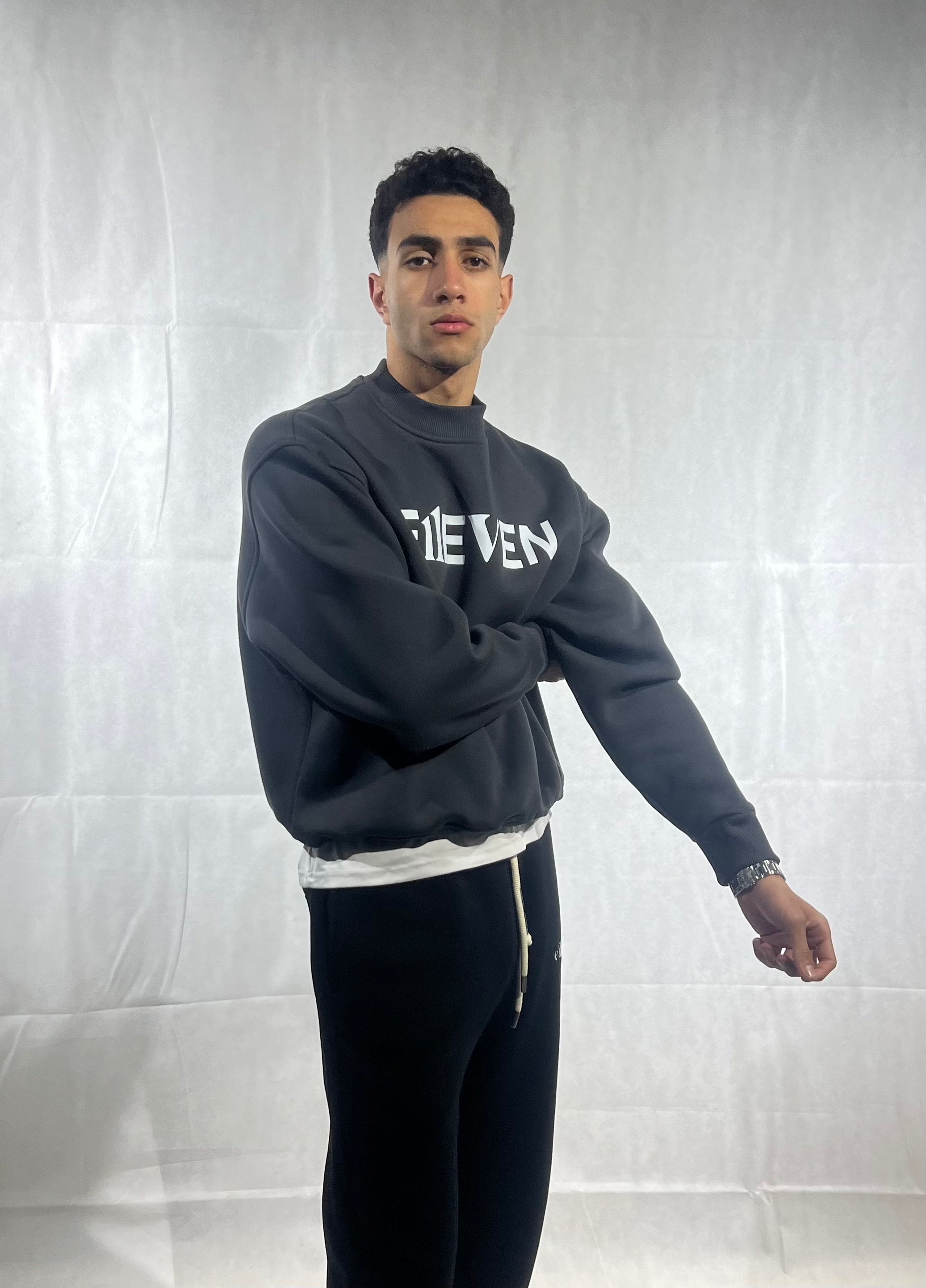 Crew neck “elleven” gray